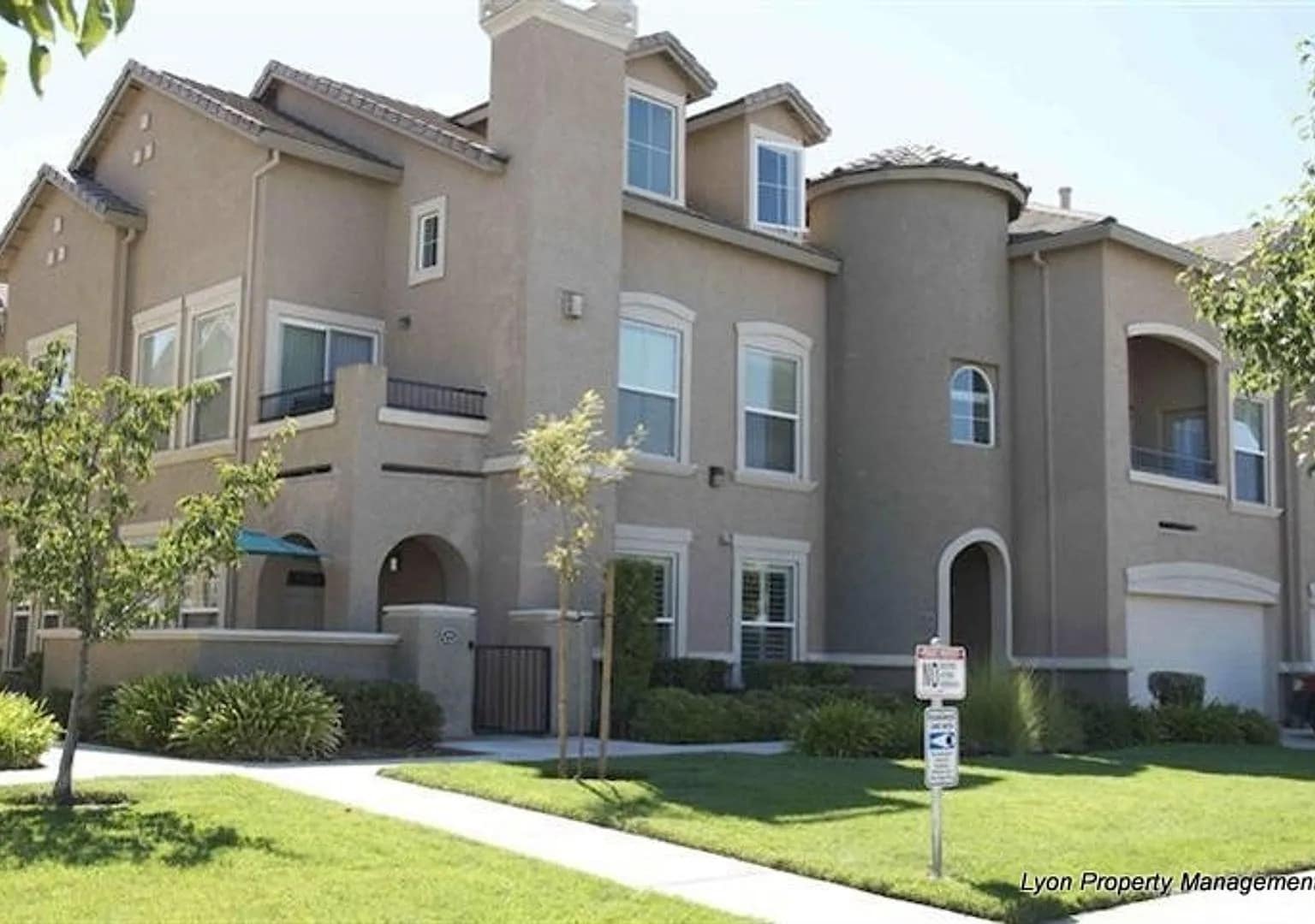 Building Photo - 5350 Dunlay Dr