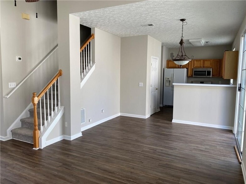 Building Photo - 736 Bedford