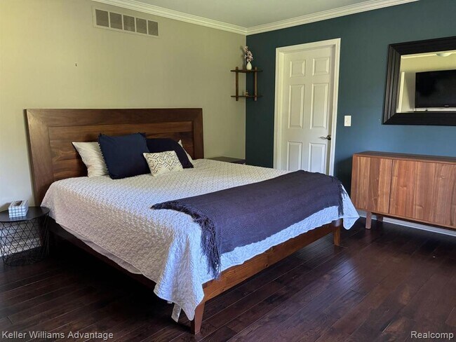 Building Photo - 2057 Holly Berry Ln