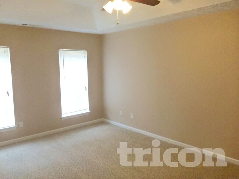 Building Photo - 8437 Glenwoods Dr
