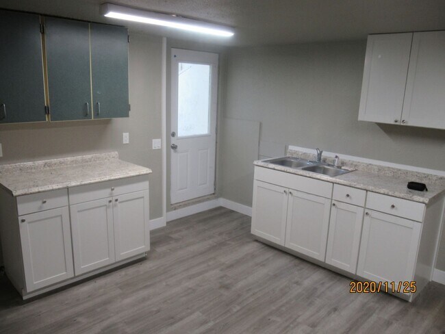 Building Photo - MASS412