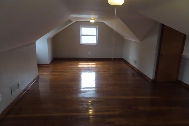 Building Photo - 1121 Fairwood Ave