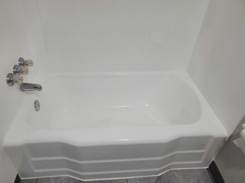 Bath 2 - 5633 Ready Ave