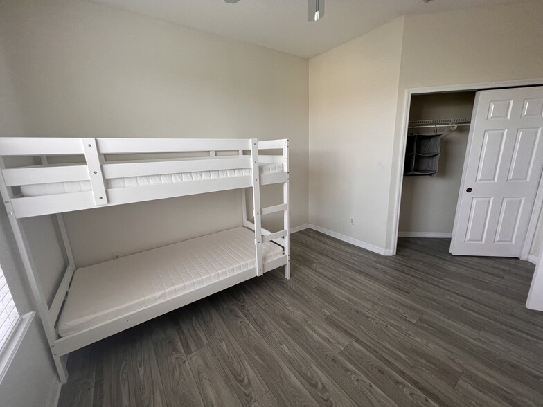 Building Photo - 11565 Mizzon Dr