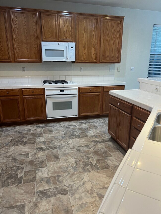 Building Photo - 252 Crescent Moon Dr