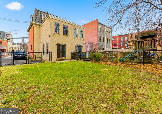 Building Photo - 576 Washington St