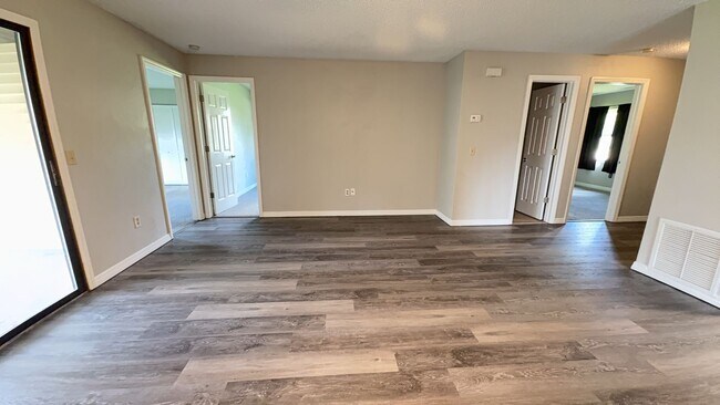 Building Photo - Palm Coast 4 Bedroom 2 Bath in the W Section