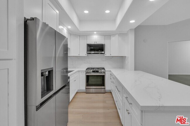 Primary Photo - 4477 Woodman Ave