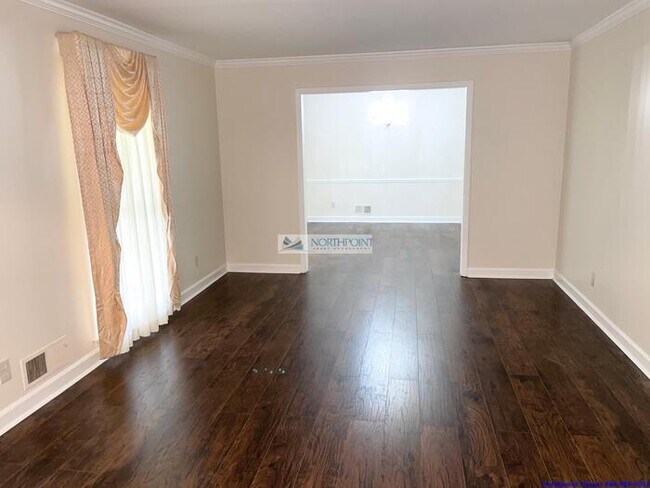 Building Photo - 5BR 3.5BA Stunning Home w/ Kitchen Suite • Garage + Carport in Marietta