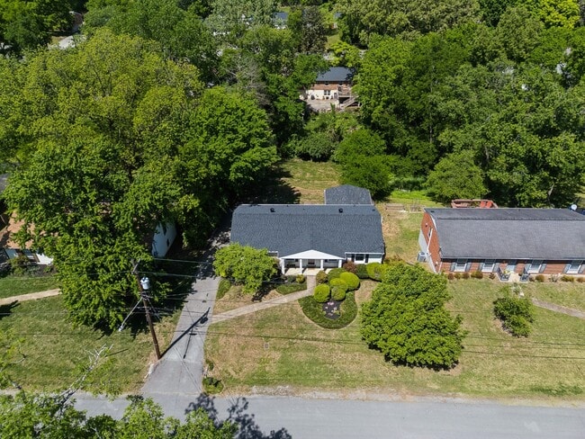 Building Photo - 340 Binkley Dr