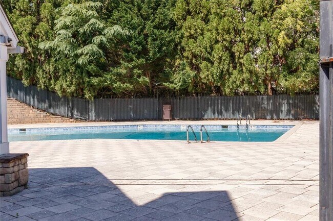 Building Photo - 3005 Seven Pines Ln