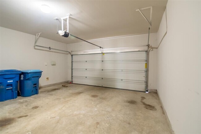 Building Photo - 13546 Smith Lake Ln