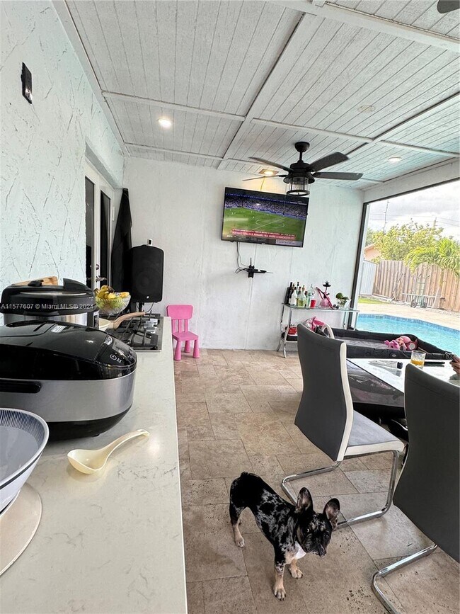 Building Photo - 876 Gardenia Dr