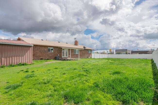 Building Photo - 92 N 2300 W