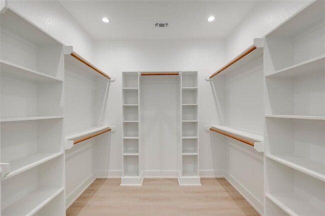 Building Photo - 2725 Bristol Dr