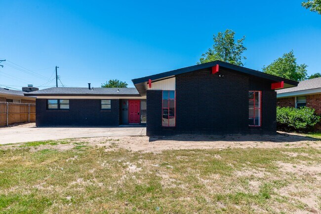 Primary Photo - Fully Renovated 3-Bedroom Home in Bethany ...