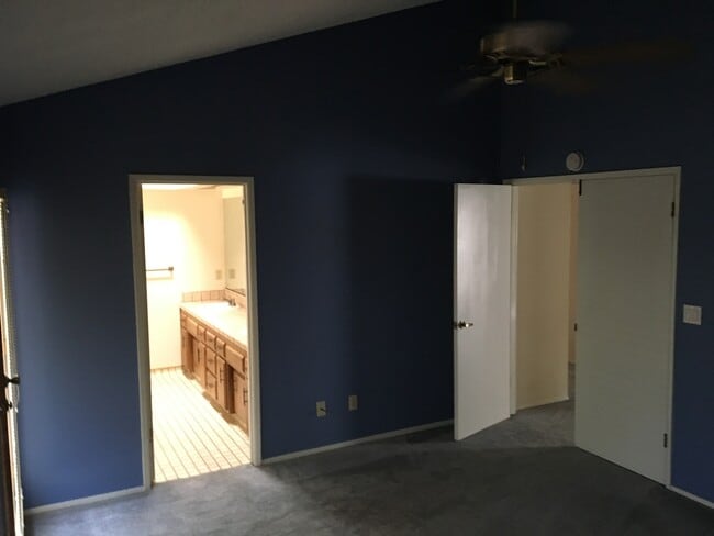 Building Photo - House