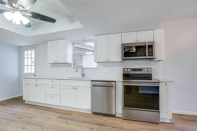 Building Photo - 605 Jeff Davis Ct