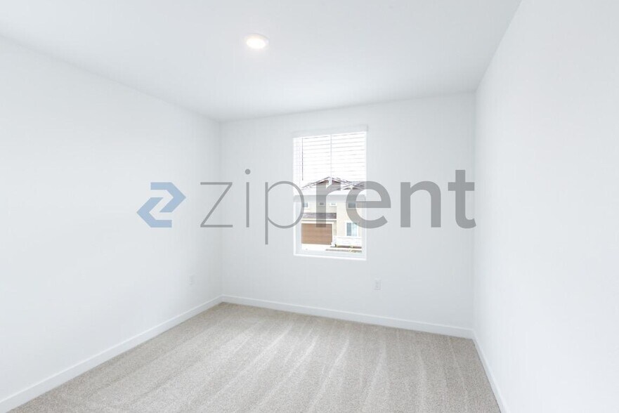 Building Photo - 8399 Sinesky Wy