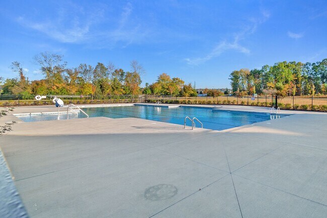 Building Photo - Beautiful and Spacious Home in the Heart o...