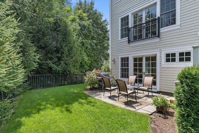 Building Photo - 77 Havemeyer Ln
