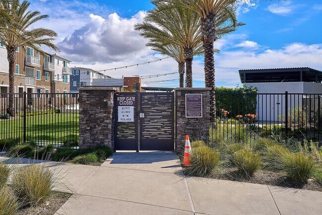 Building Photo - 27717 Stonehurst Ln