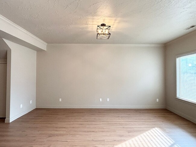 Building Photo - Lovely Townhome at Cottages on Ninth!