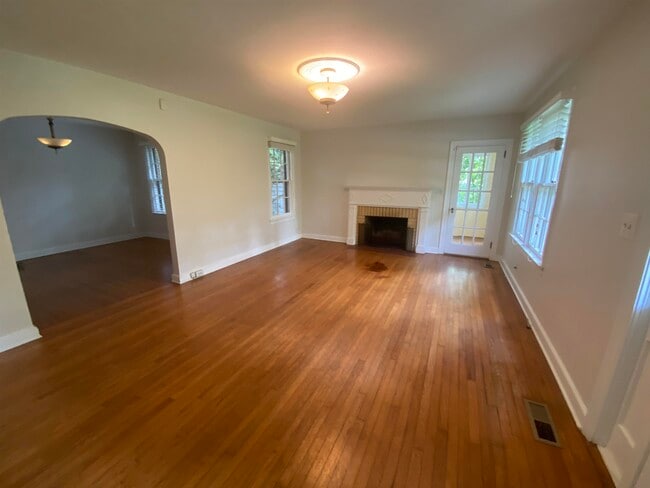 Building Photo - 518 McDaniel St