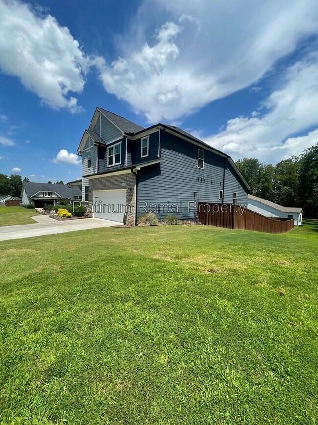 Building Photo - 3215 Summerpoint Crossing