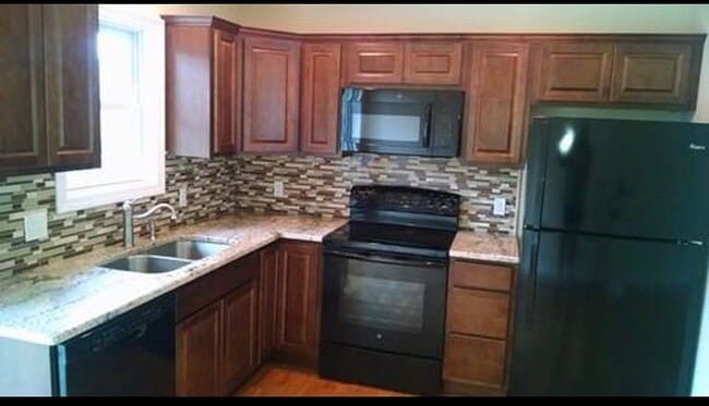 Building Photo - 33 Barrison St