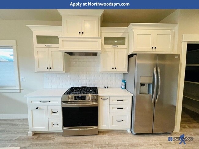 Building Photo - Newer Gorgeous Home in Desirable Neighborhood
