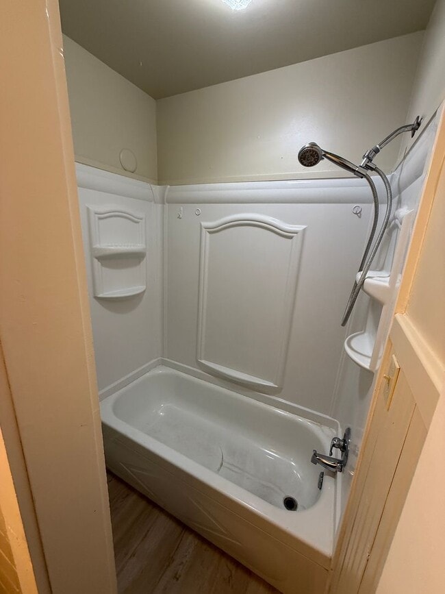 Building Photo - 2 Bedroom/ 1 Bathroom House