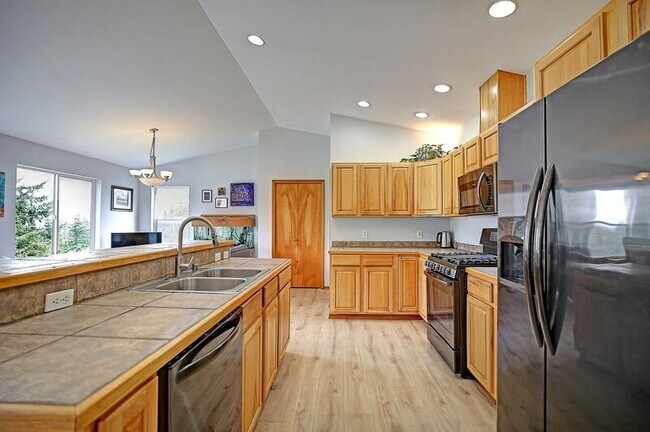 Building Photo - 185 Sky Vista Pl