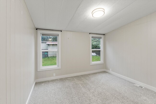 Building Photo - Updated 3 bed Bonney Lake home on dead end street