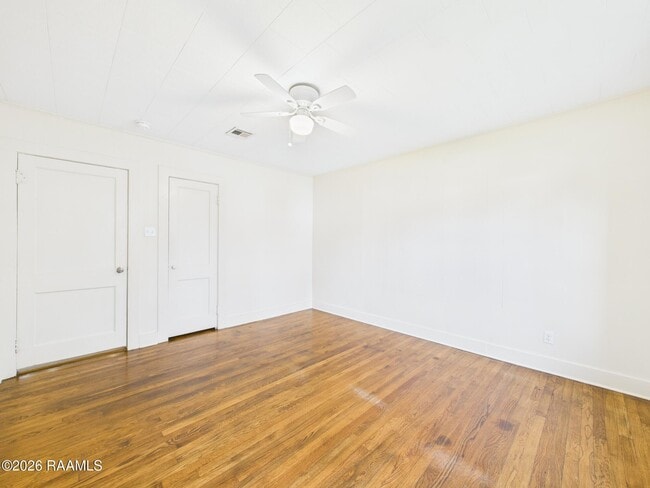 Building Photo - 528 St Julien Ave