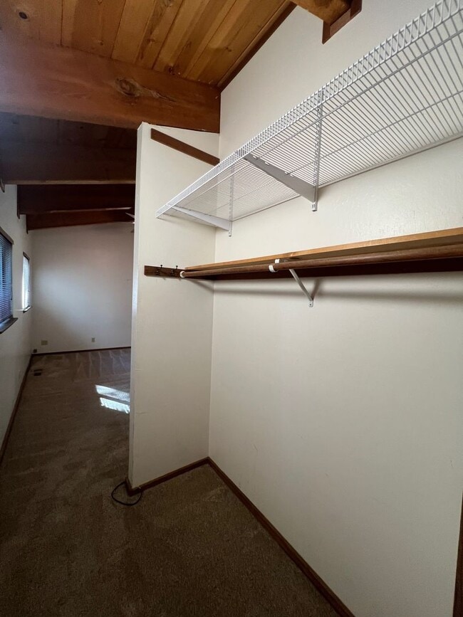 Building Photo - 3 bed 2.5 bath Lodge Style Duplex