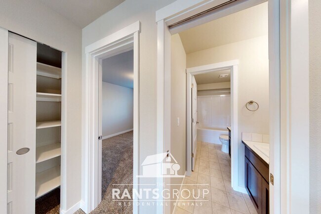 Building Photo - Beautiful Newer Construction!  Easy I5 access & JBLM Commute!