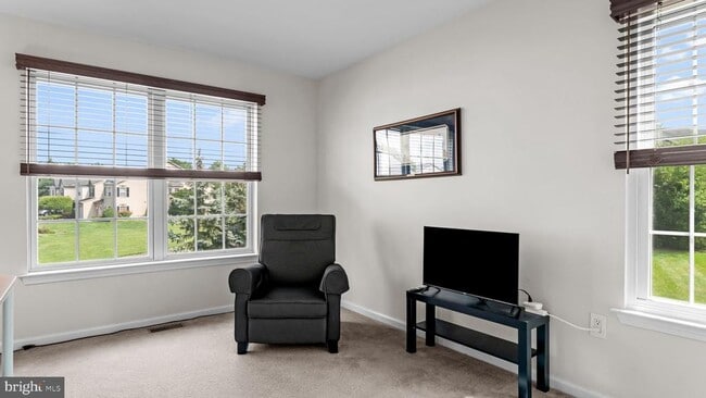Building Photo - 301 Holly Hill Ct