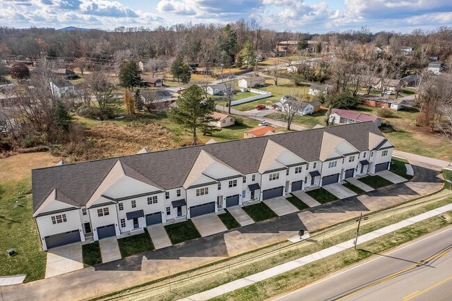 Building Photo - 801 Vickery Dr