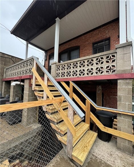 Building Photo - 407 Fallowfield Ave