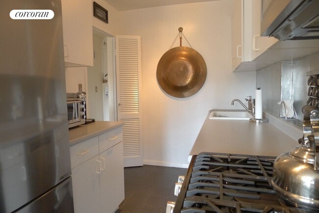 Building Photo - 400 Central Park W