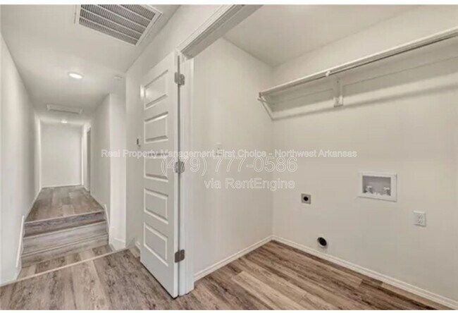 Building Photo - 820 S Benchmark Ln