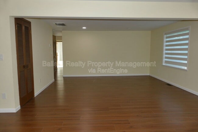 Building Photo - 2127 N 160th St