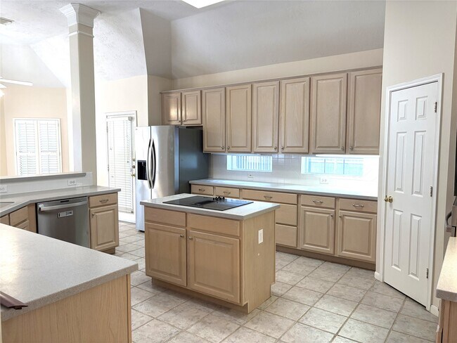 Building Photo - 3427 Lost Oak Dr