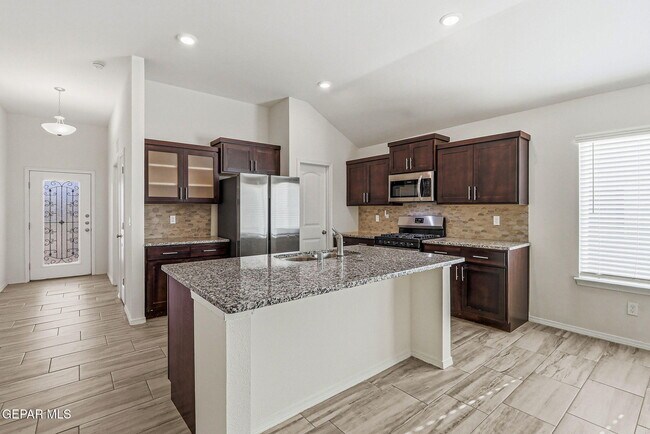 Building Photo - 13745 Lago Vista Ave