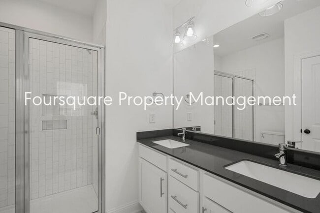 Building Photo - Modern 4-Bed / 3.5-Bath Townhome with Main Level Hard-Surface Floors , Back Patio – Easy Access t...