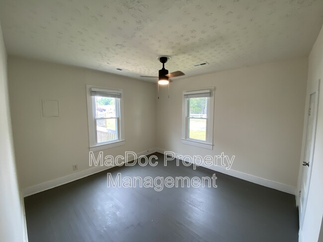 Building Photo - 318 3rd St