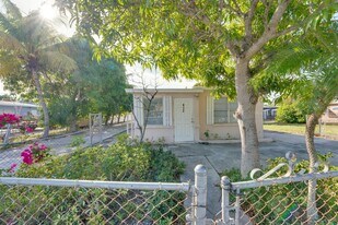 Building Photo - 813 Truman St