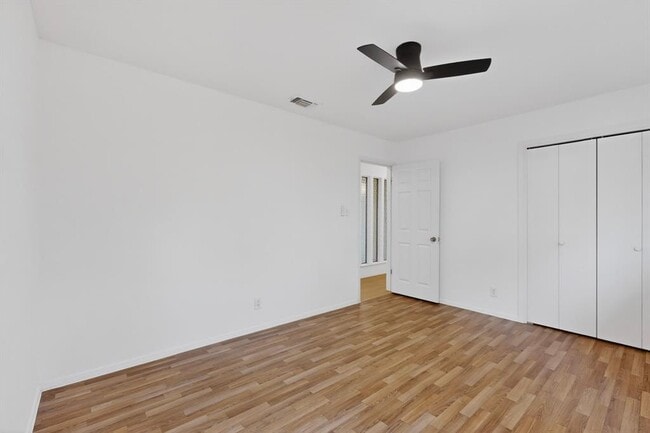 Building Photo - 9807 Dallum Dr