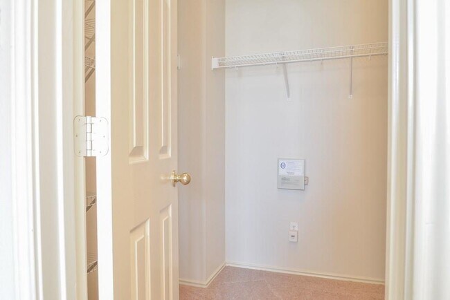 Building Photo - 520 Fort Thomas Pl